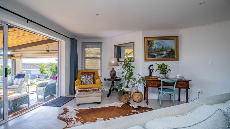 5 Bedroom Property for Sale in Fraaiuitsig Western Cape